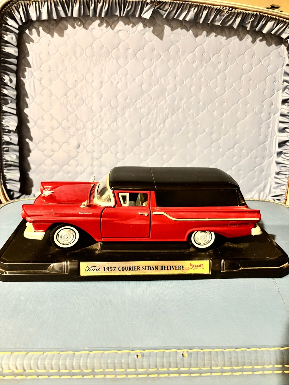 Road Legends 1/18 92209 - 1957 Ford Courier Sedan Delivery - Burgundy